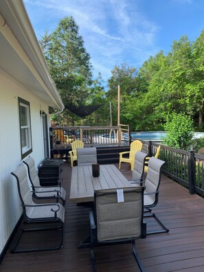Outdoor dining - Holden Vacation short drive to Holden Beach Island with 4 bd and 2 1/2 bath (Supply)