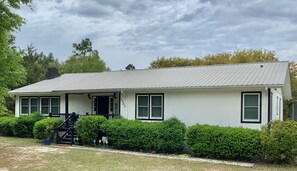 Exterior - Holden Vacation short drive to Holden Beach Island with 4 bd and 2 1/2 bath (Supply)