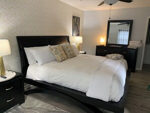 4 bedrooms, desk, travel cot, free WiFi - Holden Vacation short drive to Holden Beach Island with 4 bd and 2 1/2 bath (Supply)