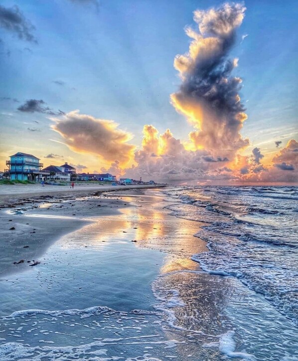 Plage à proximité, chaises longues, serviettes de plage