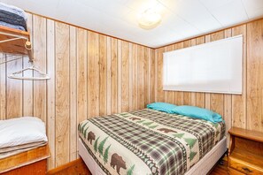 2 bedrooms, WiFi, bed sheets - Cabin #3 - Hunters' Haven (Lake Emma Township)