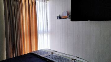 1 chambre, bureau, fer et planche à repasser, Wi-Fi