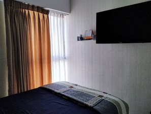 1 bedroom, desk, iron/ironing board, WiFi