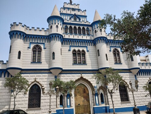 Confortable Habitación con Baño Privado en Casa de Familia