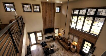New! Close to ski/shop/golf!