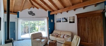 House sleeps 6 with garden near océans