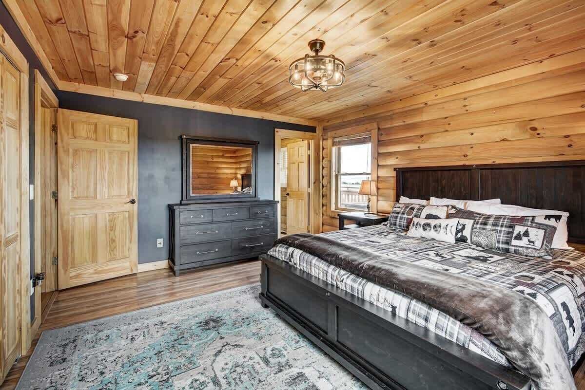 4 makuuhuonetta, silitysrauta/-lauta, vauvan matkasänky, Wi-Fi