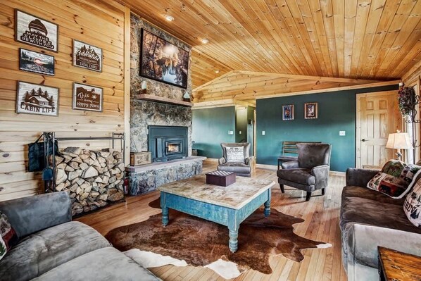 TV, fireplace, offices