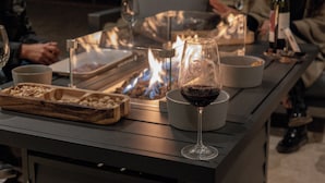 A dining table with a glass bowl, a wine glass, and a bottle of wine. - Casa Vall Luxury Valley Life (FRANCISCO ZARCO EL PORVENIR)