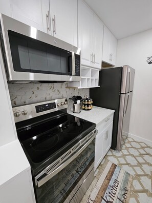 Micro-ondas, fogão, cooktop, lava-louças