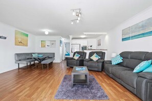 Living area - Key Largo - Hosted by Burleigh Letting (Burleigh Heads)