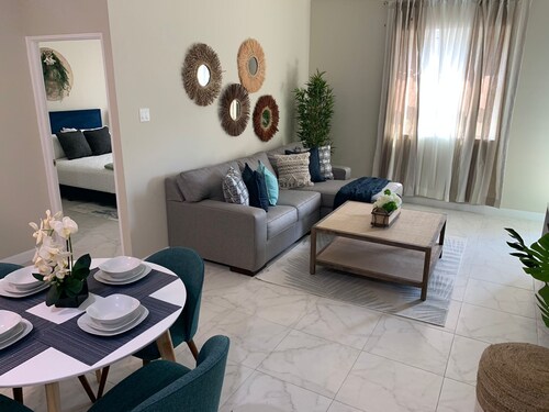 Coastal Vibe High-Rise Luxury 2BR - 24HR Security