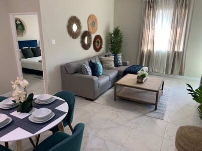 Coastal Vibe High-Rise Luxury 2BR - 24HR Security