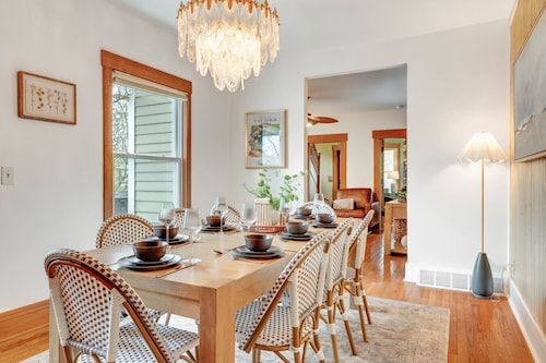 NEW Luxe on Front Downtown