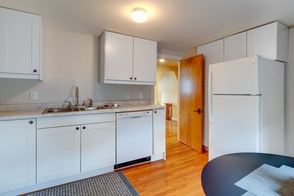 Mikrowelle, Ofen, Herdplatte, Geschirrspüler