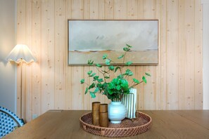 Interior - NEW Luxe on Front Downtown (Traverse City)