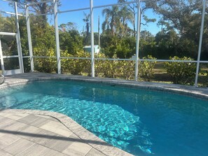 Et oppvarmet basseng