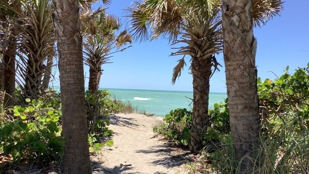 Beach nearby - Seaclusion - stunning bayfront home with pool (Englewood)