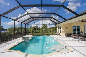 Et oppvarmet basseng