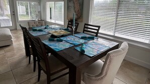 Dining - Tropical Waterfront Oasis - Super Cute Home with your own Fishing Dock (Englewood)