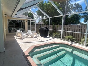 A heated pool - Gentle Breeze - South Venice pool home (Venice)