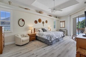 4 bedrooms, iron/ironing board, free WiFi, bed sheets - Sandy Feet Retreat - walk to Manasota Beach pool home (Englewood)