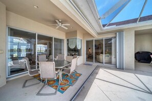 Outdoor dining - Sunset Hideaway - Stunning Sunsets over Lake Marlin, pool home (Port Charlotte)