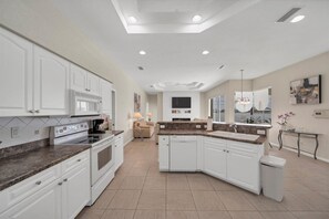 Fridge, microwave, oven, stovetop - Sunset Hideaway - 6275 Kevitt Blvd. (Port Charlotte)