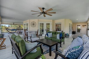 Terrace/patio - Hammock Haven - Key West style beach house with pool (Englewood)