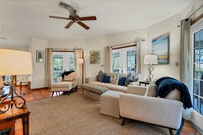 Smart TV - Hammock Haven - Key West style beach house with pool (Englewood)