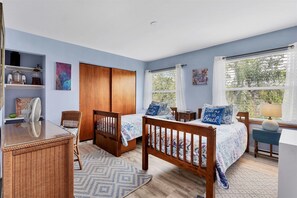 3 bedrooms, desk, iron/ironing board, free WiFi
