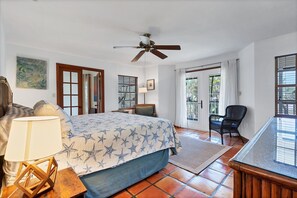 3 bedrooms, desk, iron/ironing board, free WiFi - Hammock Haven - Key West style beach house with pool (Englewood)