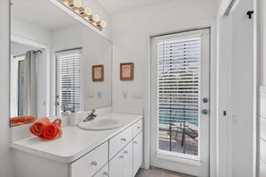 Bruser, boblebadekar, hårtørrer, håndklæder