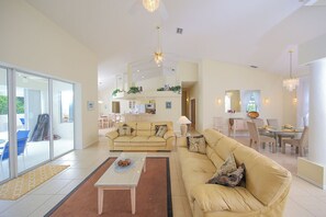 Smart TV - Fun in the Sun Villa - 2630 Lemon Ave (Englewood)