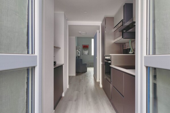 冰箱、微波炉、烤箱、炉灶