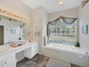 Shower, jetted bath, hair dryer, towels - Gulf Coast Getaway - spacious home with great private gardens, close to beach (Englewood)