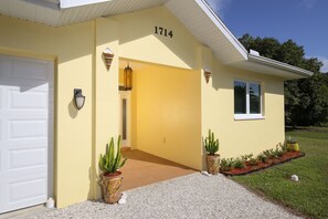 Exterior detail - Ellie's Garden - 1714 Overbrook Rd. (Englewood)