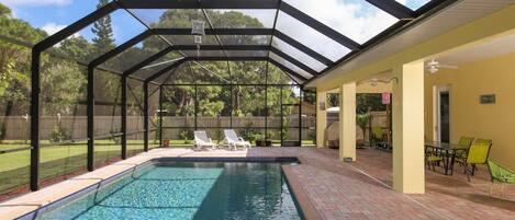 Een verwarmd zwembad