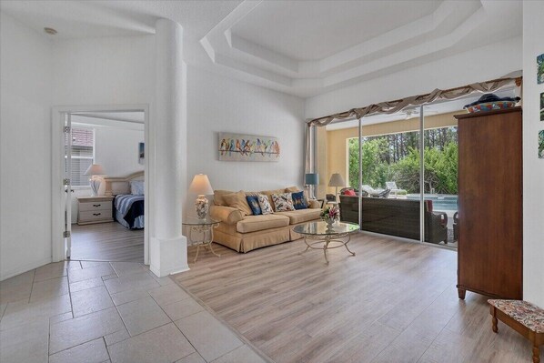 Interior - Parrot's Paradise - spacious walk to beach pool home with privacy (Englewood)