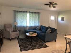 Smart TV - Manasota Beach Breeze - super cute walk to beach home (Englewood)