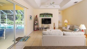 Living area - Sand Castle - close to beaches, shopping (Englewood)