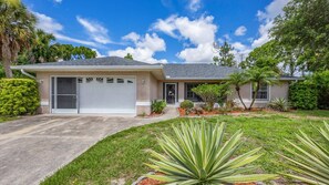 Exterior - Beachcomber's - 7013 Sea Mist (Port Charlotte)