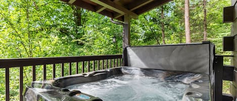 Outdoor spa tub