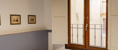 2 slaapkamers, een strijkplank/strijkijzer, gratis wifi