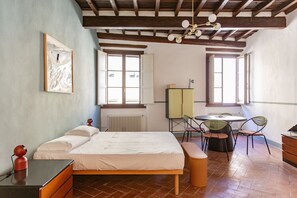 1 chambre, fer et planche à repasser, accès au Wi-Fi (inclus)