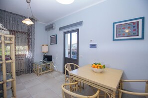 Dining - Seaside apartment in Bengodi (Fonteblanda)