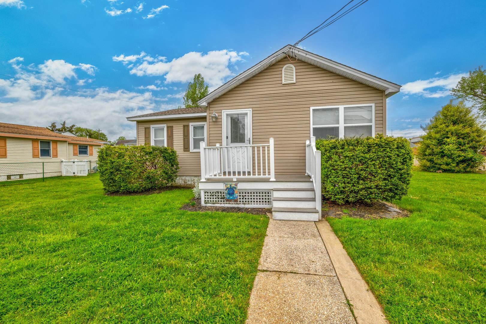 Pet Friendly Coastal Retreat offering 3 bedrooms 1 bath that sleeps 9. Just a couple of blocks to the Magnificent Delaware Bay