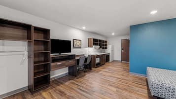 Suite, 2 Queen Beds, Accessible, Non Smoking