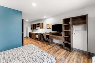 Desk, laptop workspace, free WiFi, bed sheets