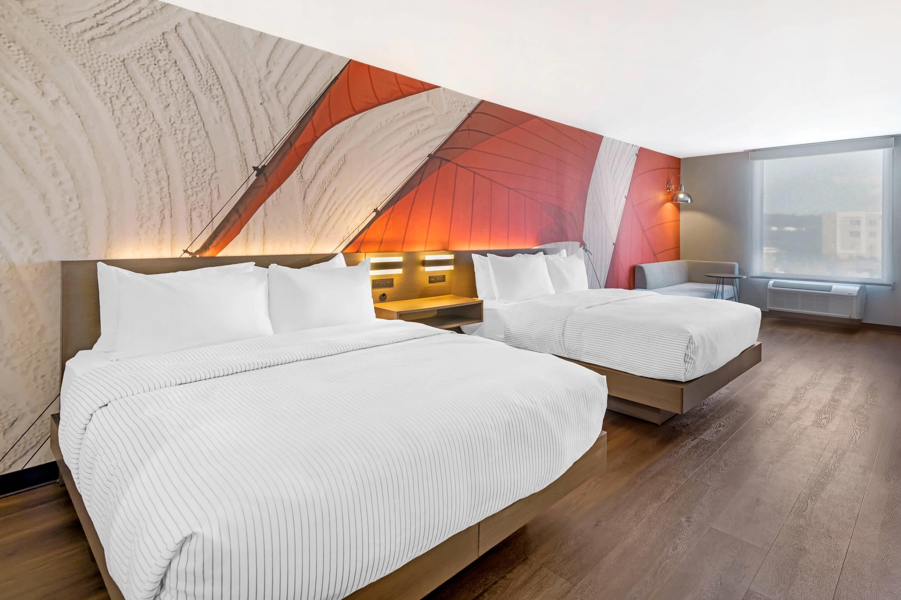 Standaard kamer, 2 queensize bedden, niet-roken | Een laptopwerkplek, een strijkplank/strijkijzer, gratis wifi, beddengoed